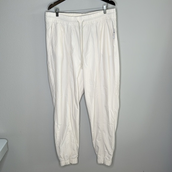 Gap GapFit Crinkle Nylon Jogger Pants in Birch (Off White) Size XL Tall NWT - Picture 2 of 11